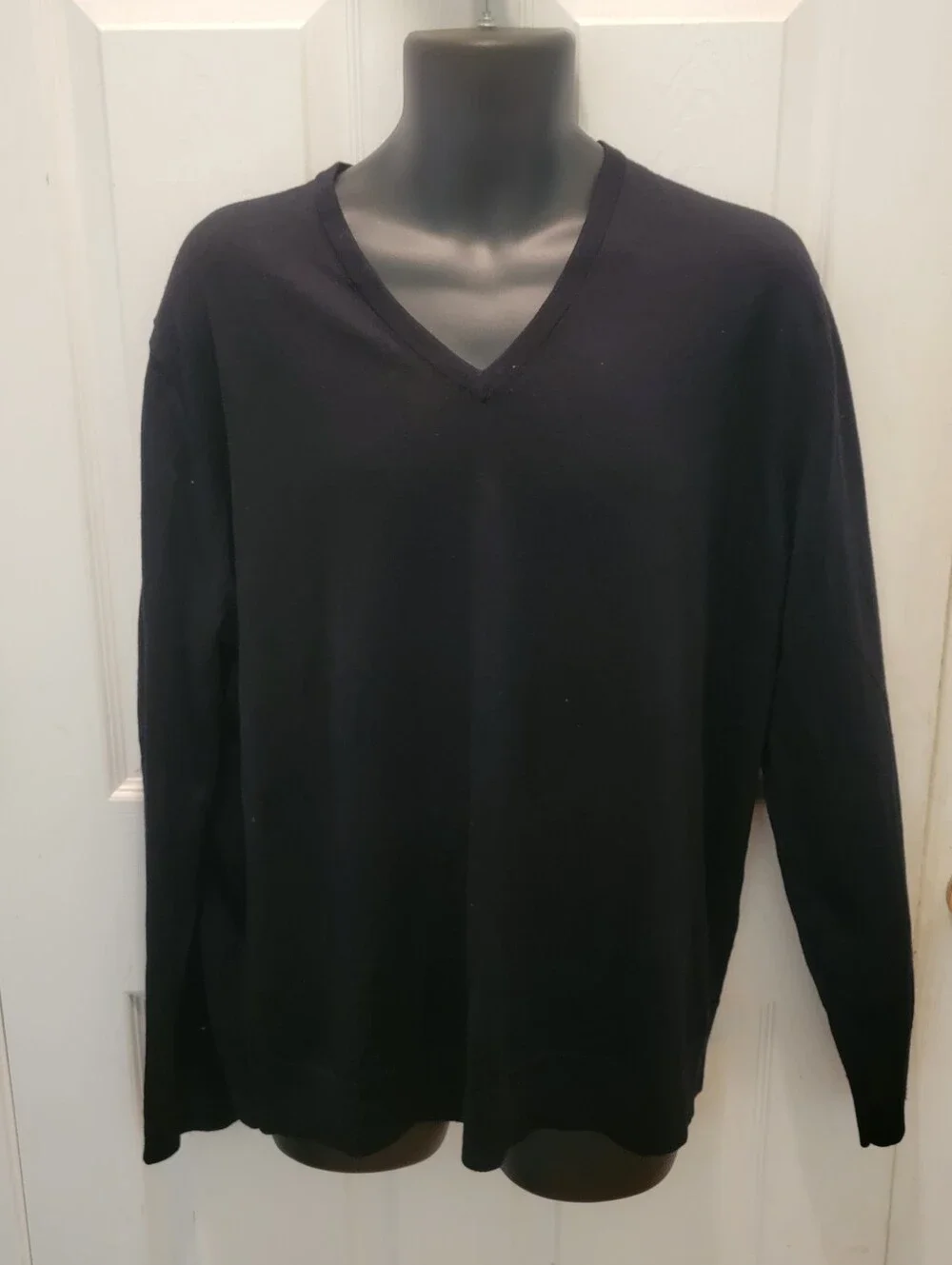 Banana Republic 100% Merino Wool V-Neck Sweaters, Lot of 2, Size XL, Black Blue